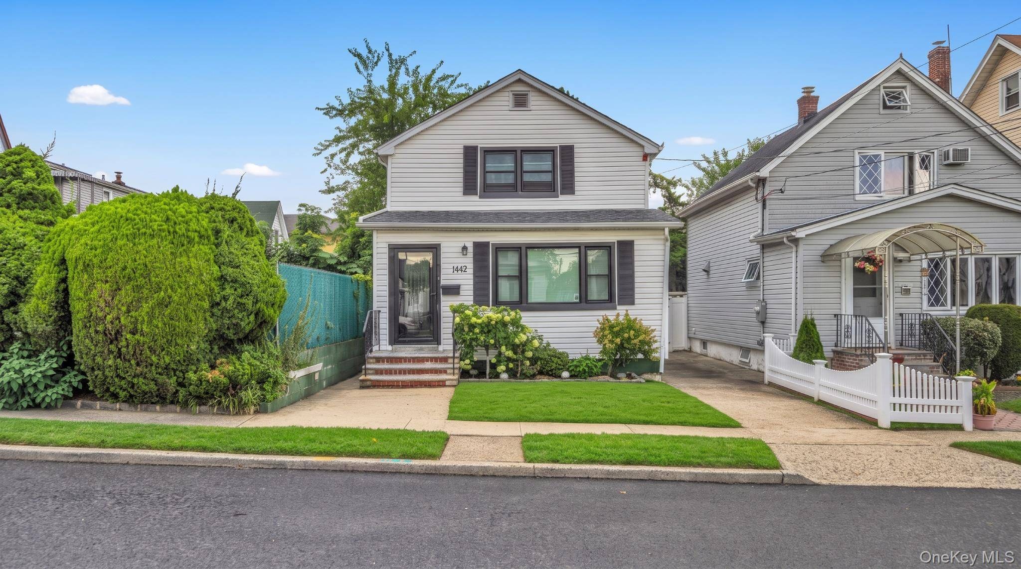 2 Bedroom Home for Sale in Elmont - New York - USA - 2