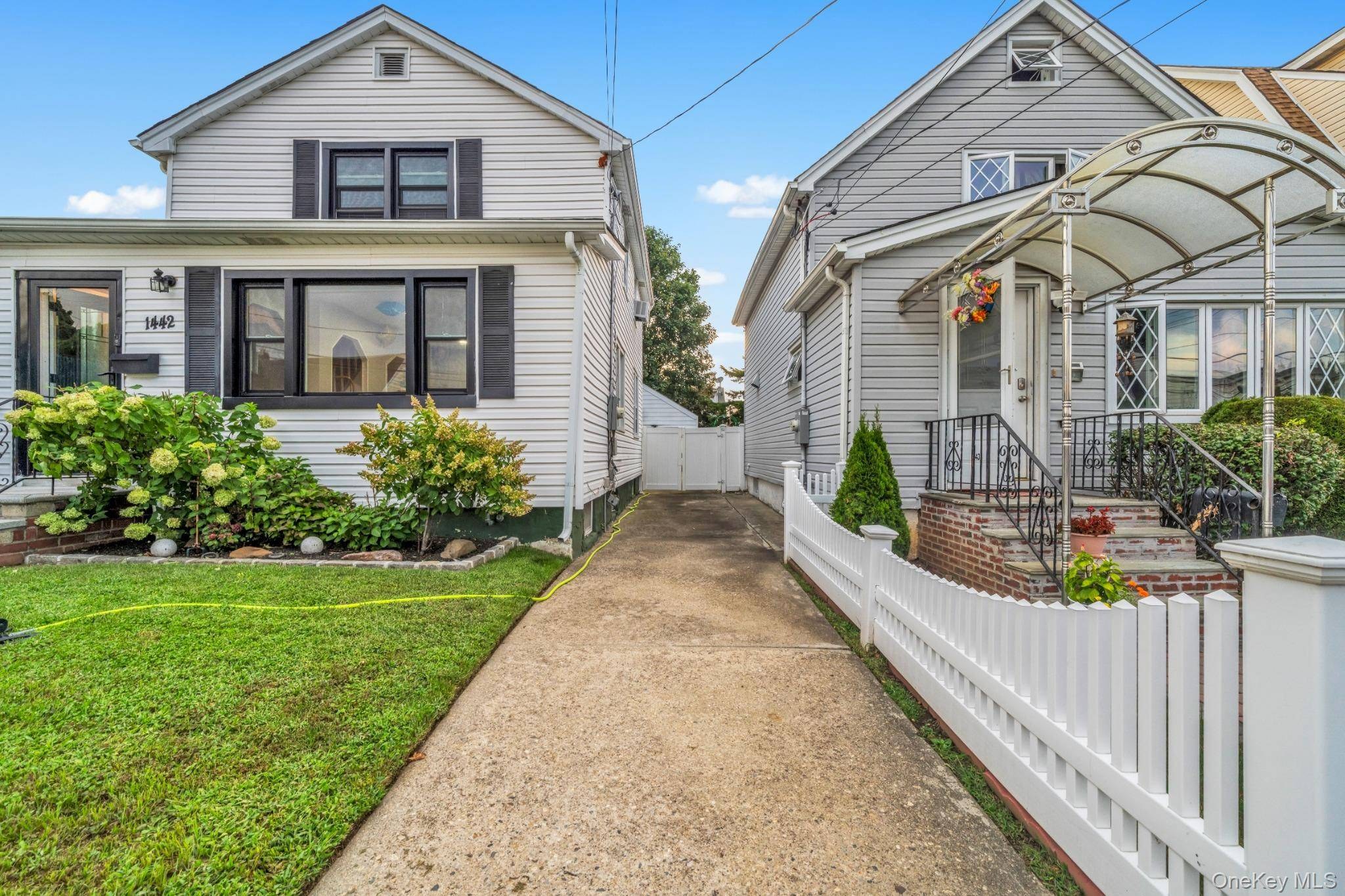 2 Bedroom Home for Sale in Elmont - New York - USA - 3