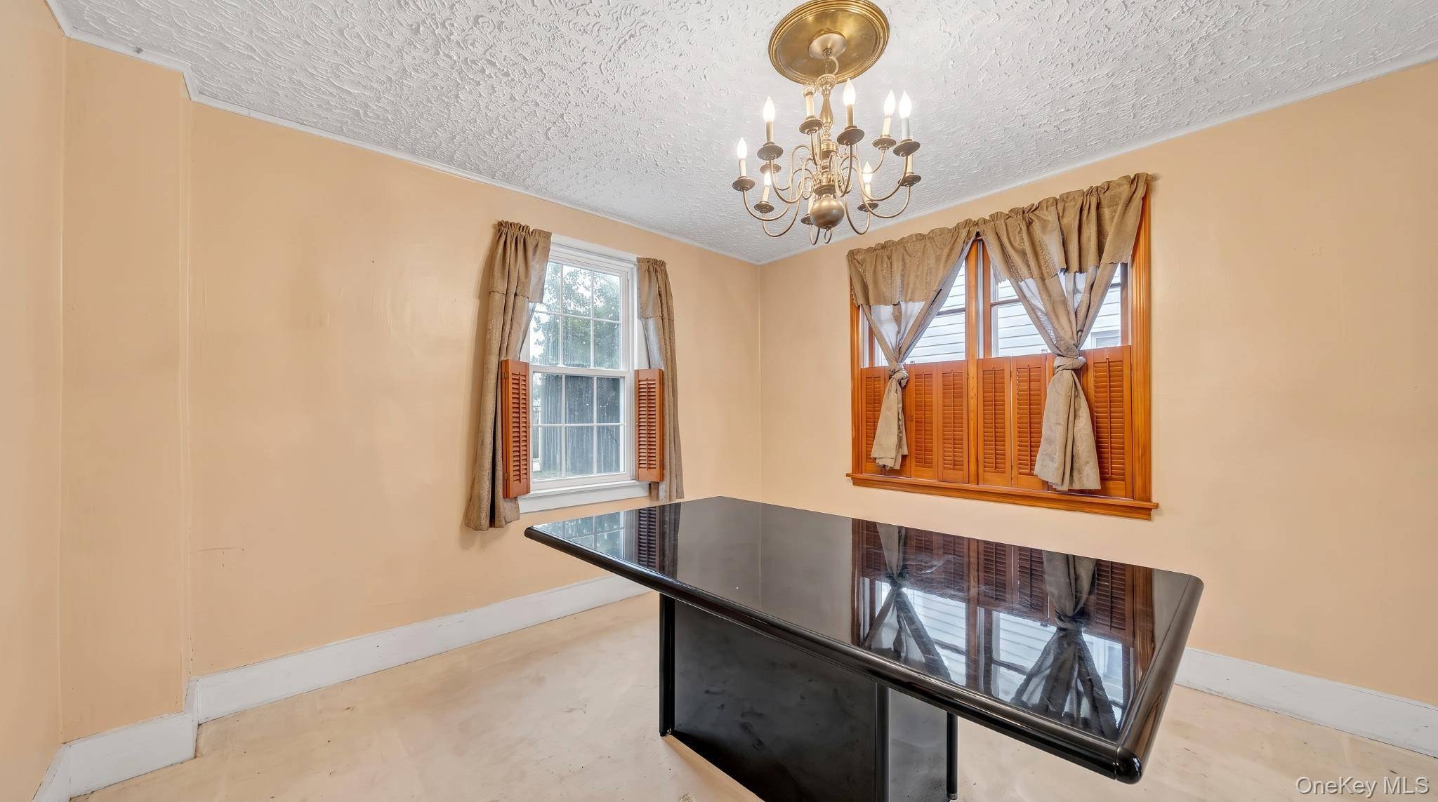 2 Bedroom Home for Sale in Elmont - New York - USA - 8