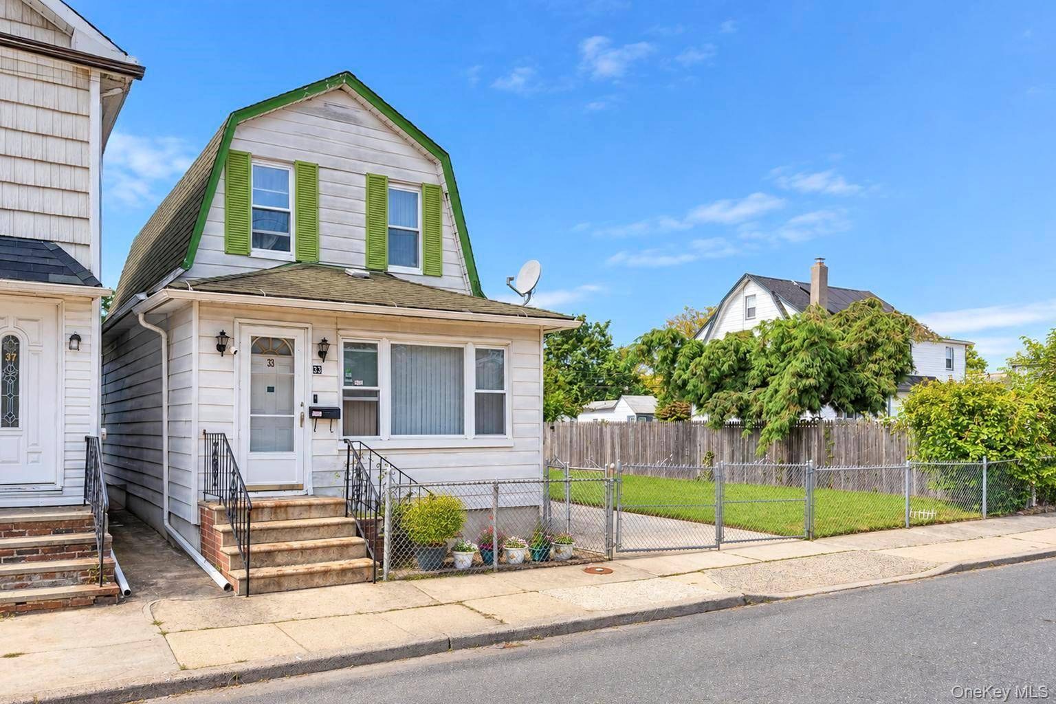 2 Bedroom Home for Sale in Elmont - New York - USA - 2