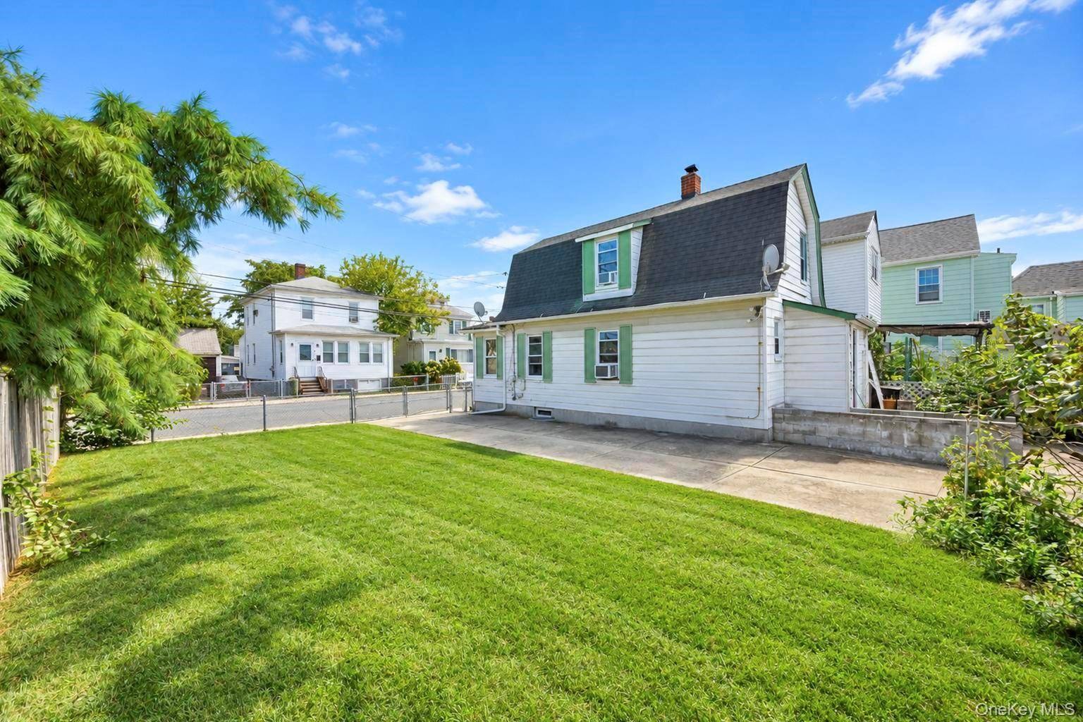 2 Bedroom Home for Sale in Elmont - New York - USA - 4