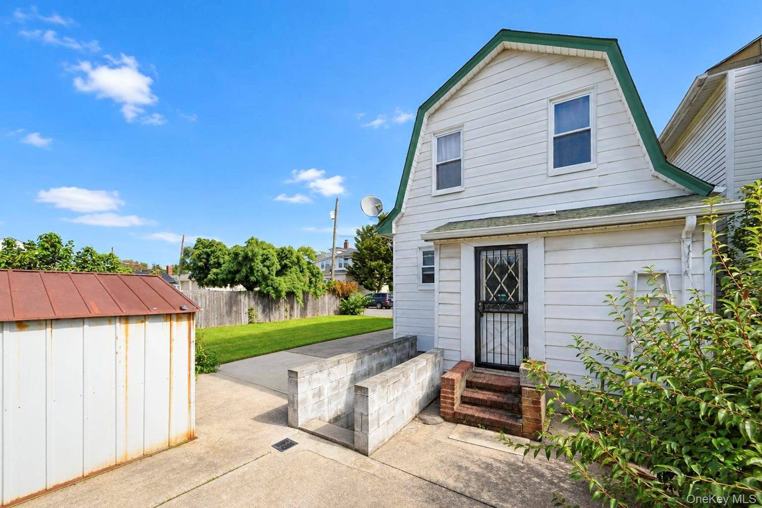 2 Bedroom Home for Sale in Elmont - New York - USA - 5