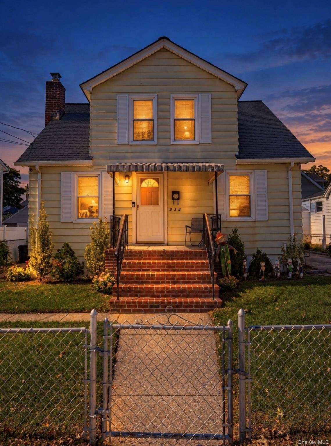 2 Bedroom Home for Sale in Elmont - New York - USA - 2