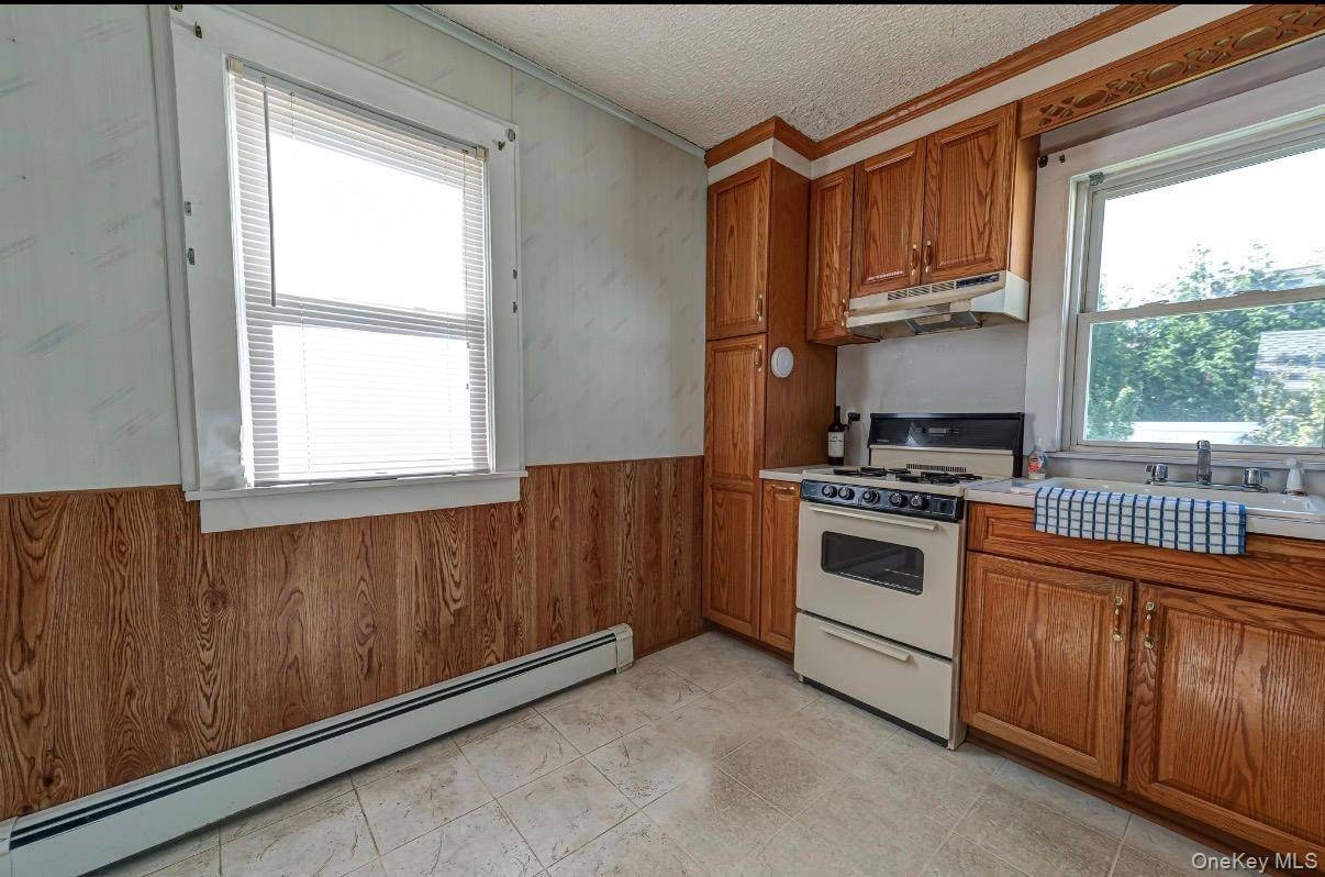 2 Bedroom Home for Sale in Elmont - New York - USA - 6