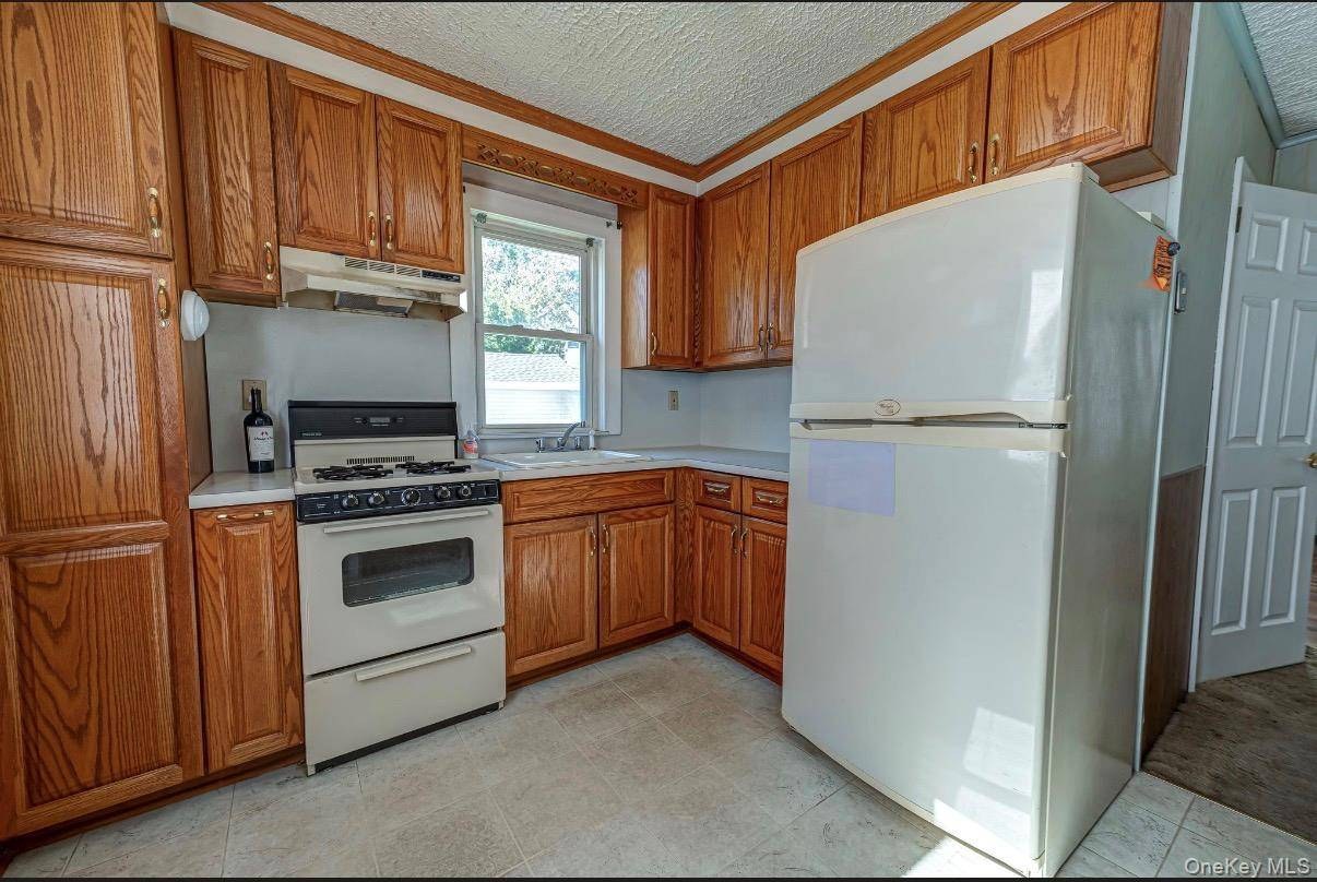 2 Bedroom Home for Sale in Elmont - New York - USA - 8