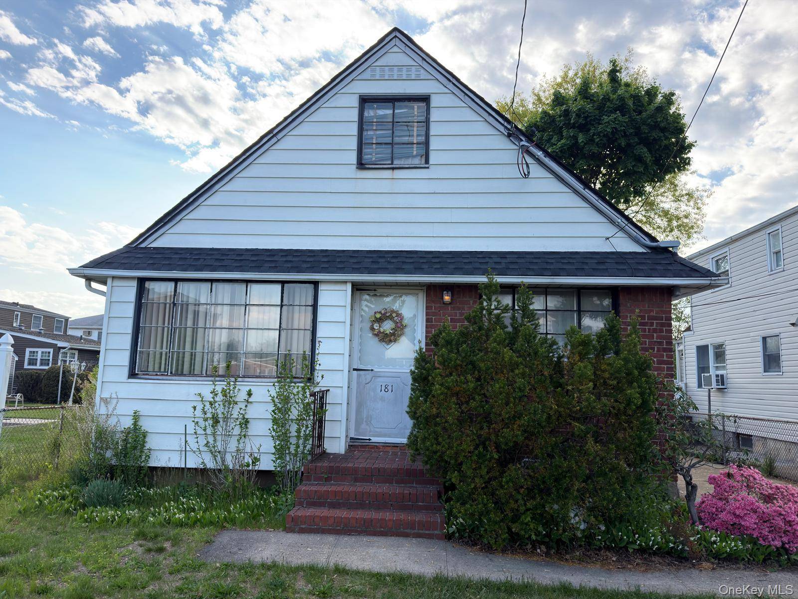 Casa com 2 Quartos à Venda em Elmont - Nova Iorque - EUA - 1