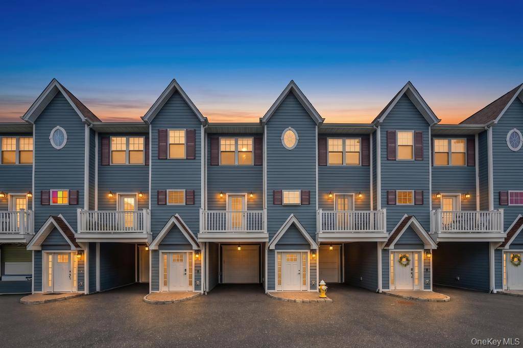 Casa de 2 Dormitorios en Venta en Farmingdale - Nueva York - EE. UU. - 1