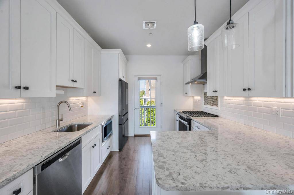 Casa de 2 Dormitorios en Venta en Farmingdale - Nueva York - EE. UU. - 3