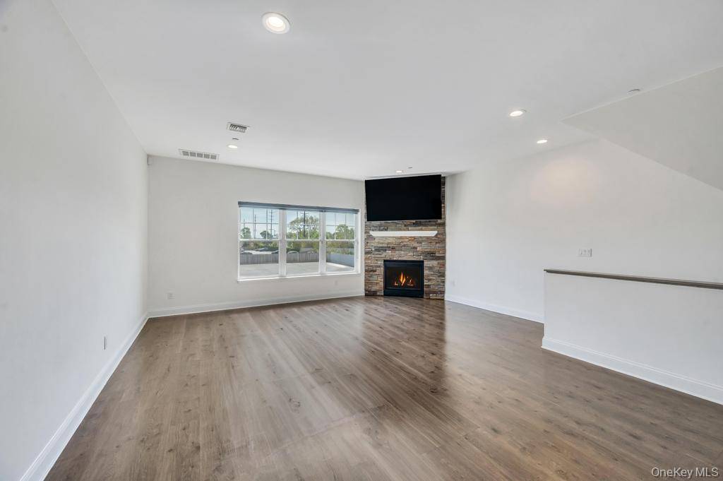 Casa de 2 Dormitorios en Venta en Farmingdale - Nueva York - EE. UU. - 8