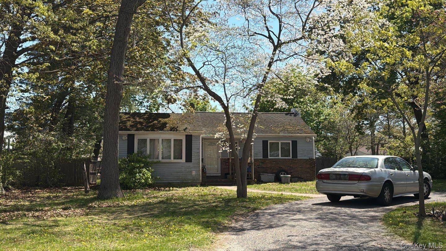 Casa com 2 Quartos à Venda em Farmingville - Nova Iorque - EUA - 1
