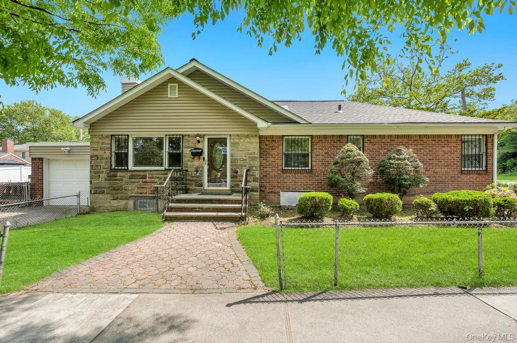 Casa com 2 Quartos à Venda em Fresh Meadows - Nova Iorque - EUA - 1