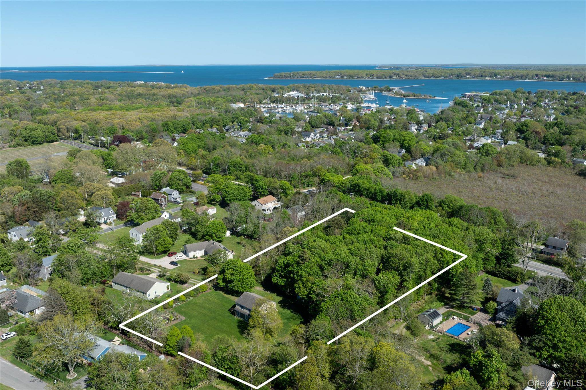Casa de 2 Dormitorios en Venta en Greenport - Nueva York - EE. UU. - 1