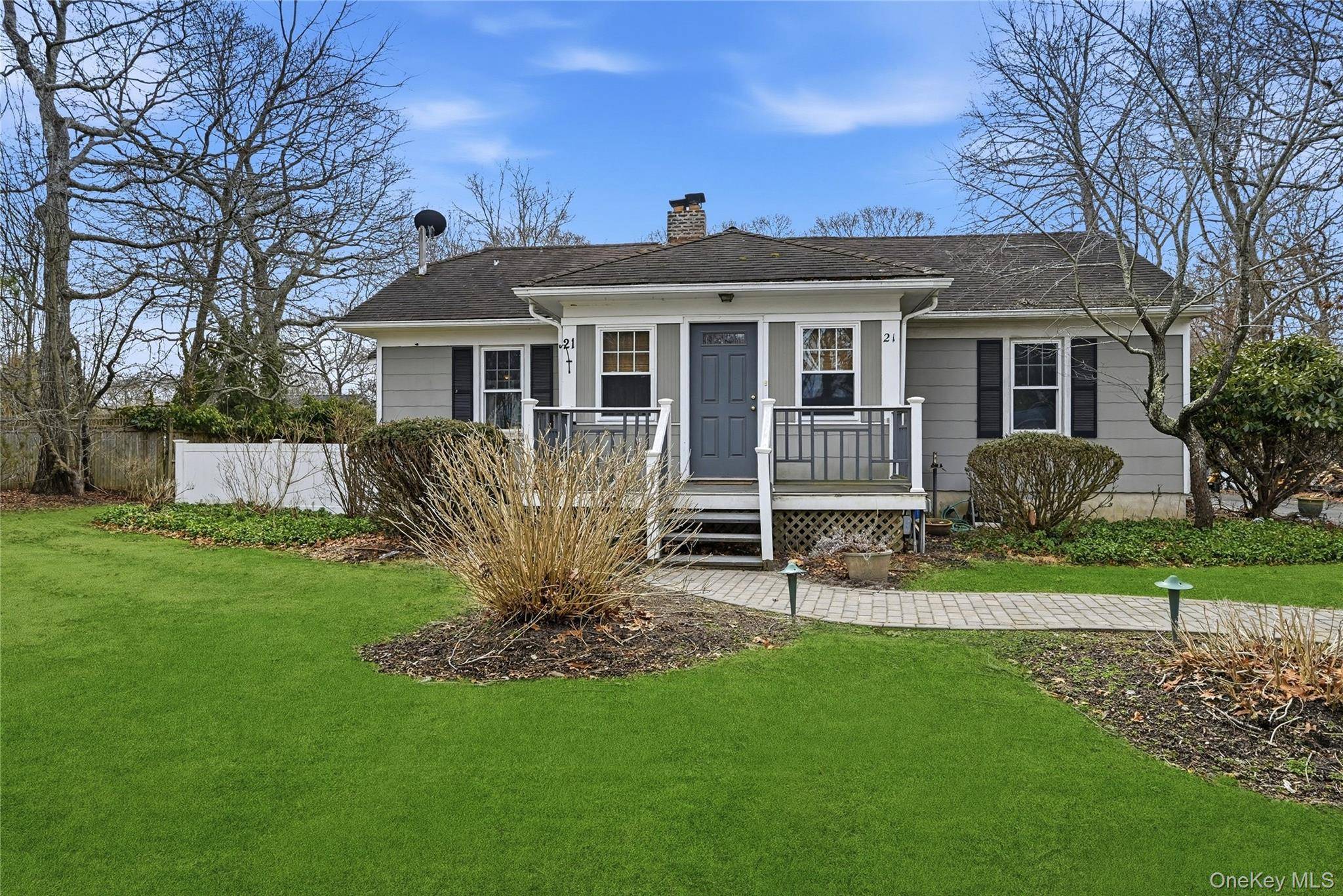 Casa de 2 Dormitorios en Venta en Hampton Bays - Nueva York - EE. UU. - 1