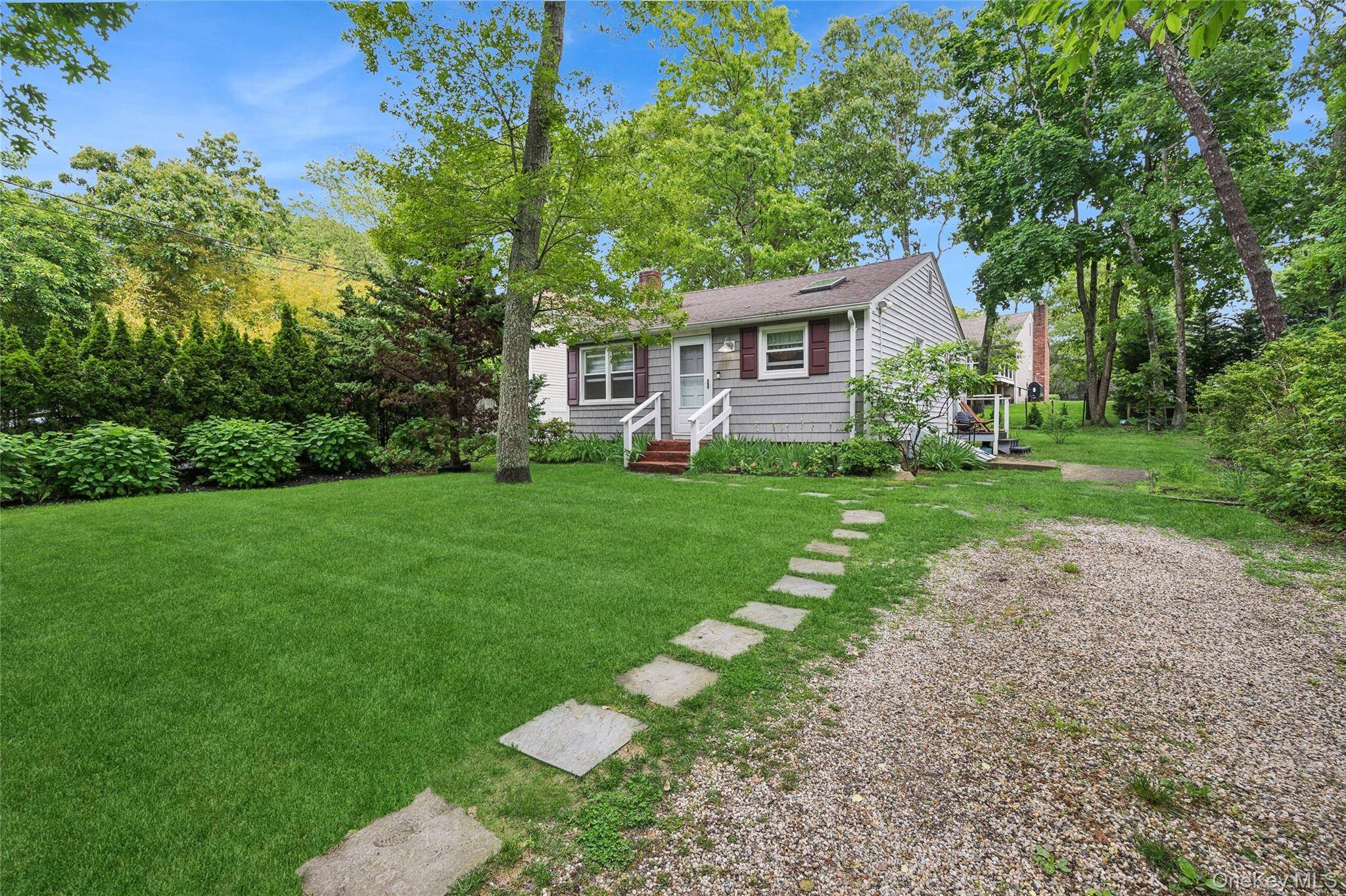 2 Bedroom Home for Sale in Hampton Bays - New York - USA - 2