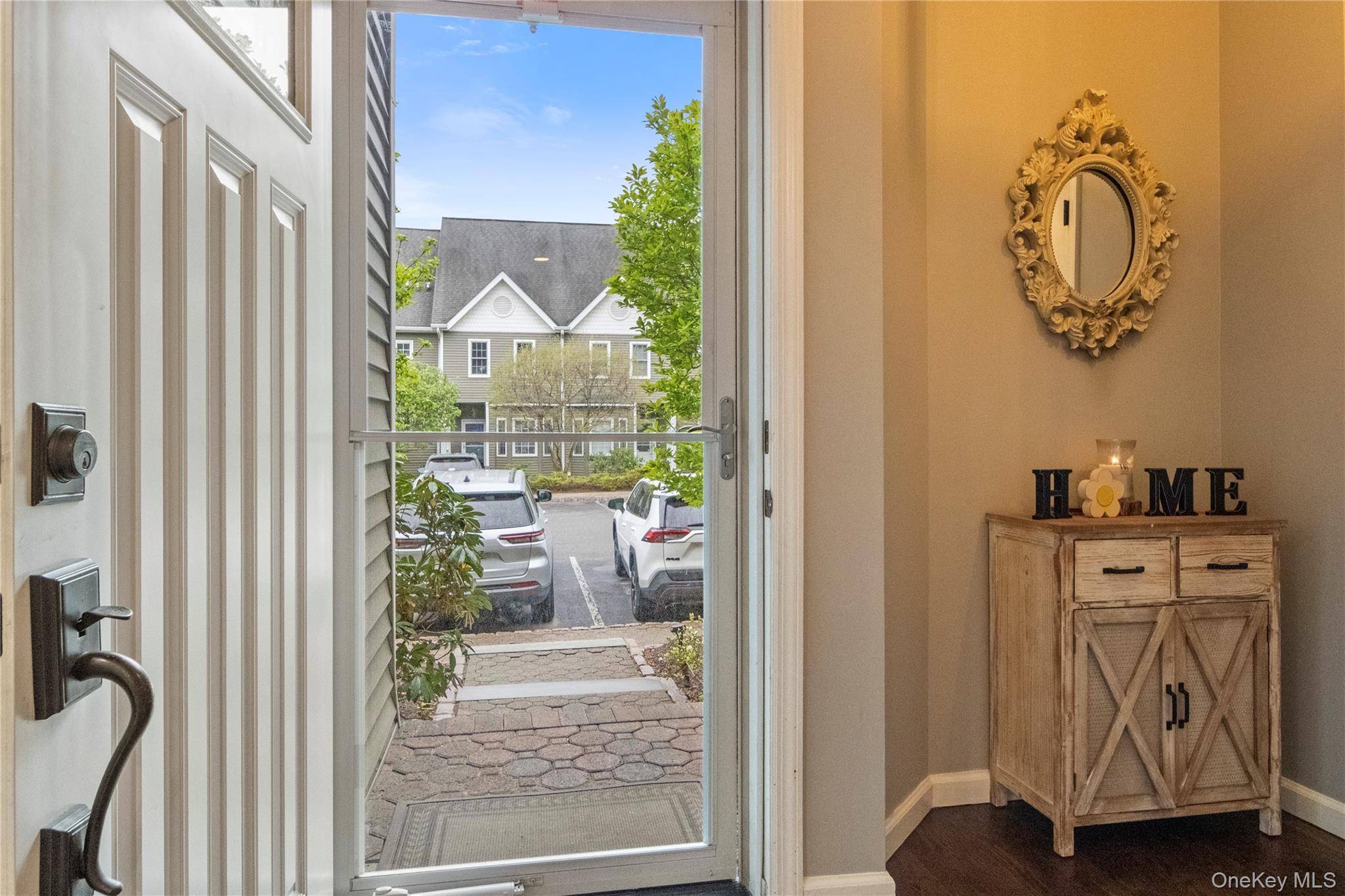 2 Bedroom Home for Sale in Jefferson Valley - New York - USA - 2