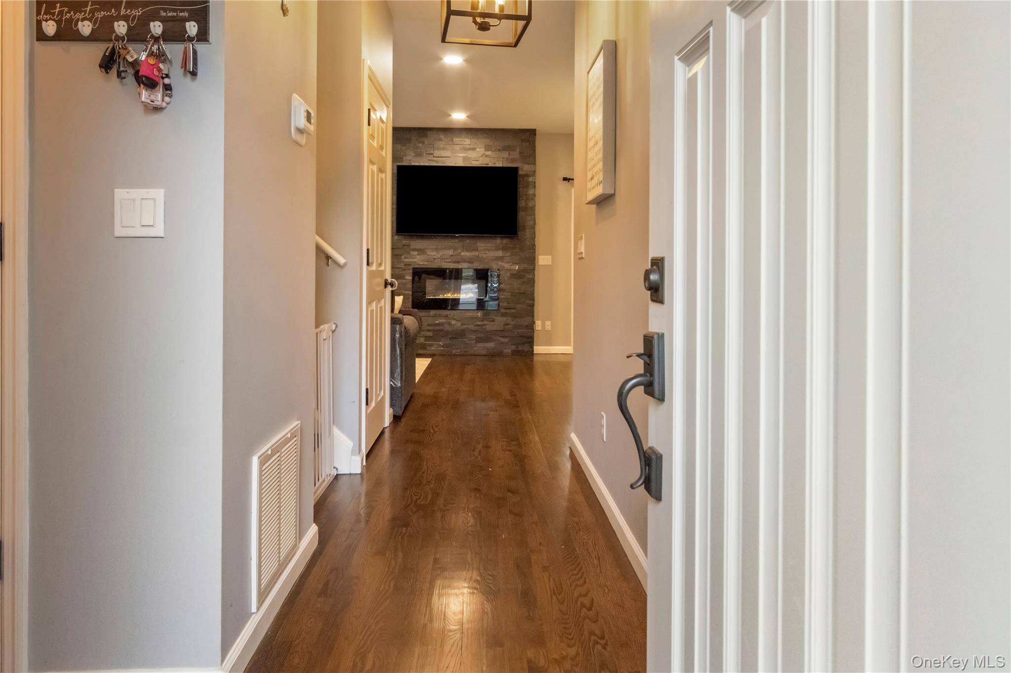 2 Bedroom Home for Sale in Jefferson Valley - New York - USA - 3