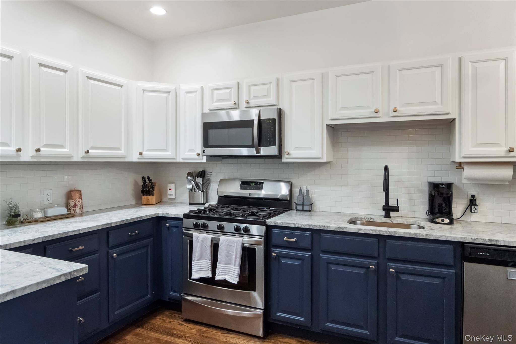 2 Bedroom Home for Sale in Jefferson Valley - New York - USA - 5