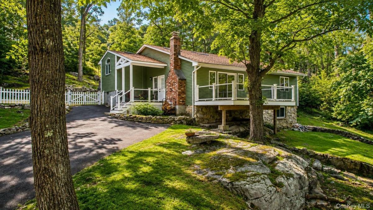 Casa com 2 Quartos à Venda em Lake Peekskill - Nova Iorque - EUA - 1
