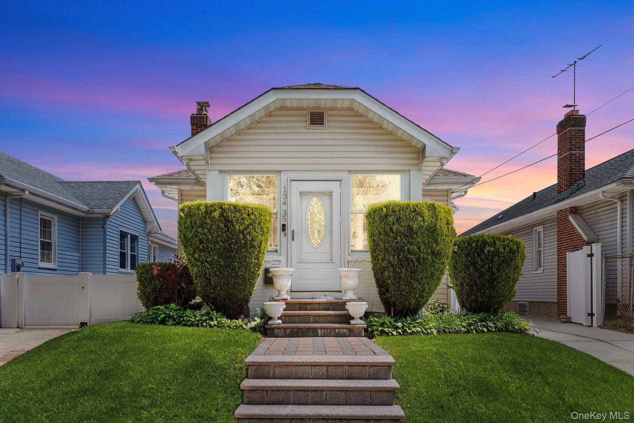 Casa com 2 Quartos à Venda em Laurelton - Nova Iorque - EUA - 1