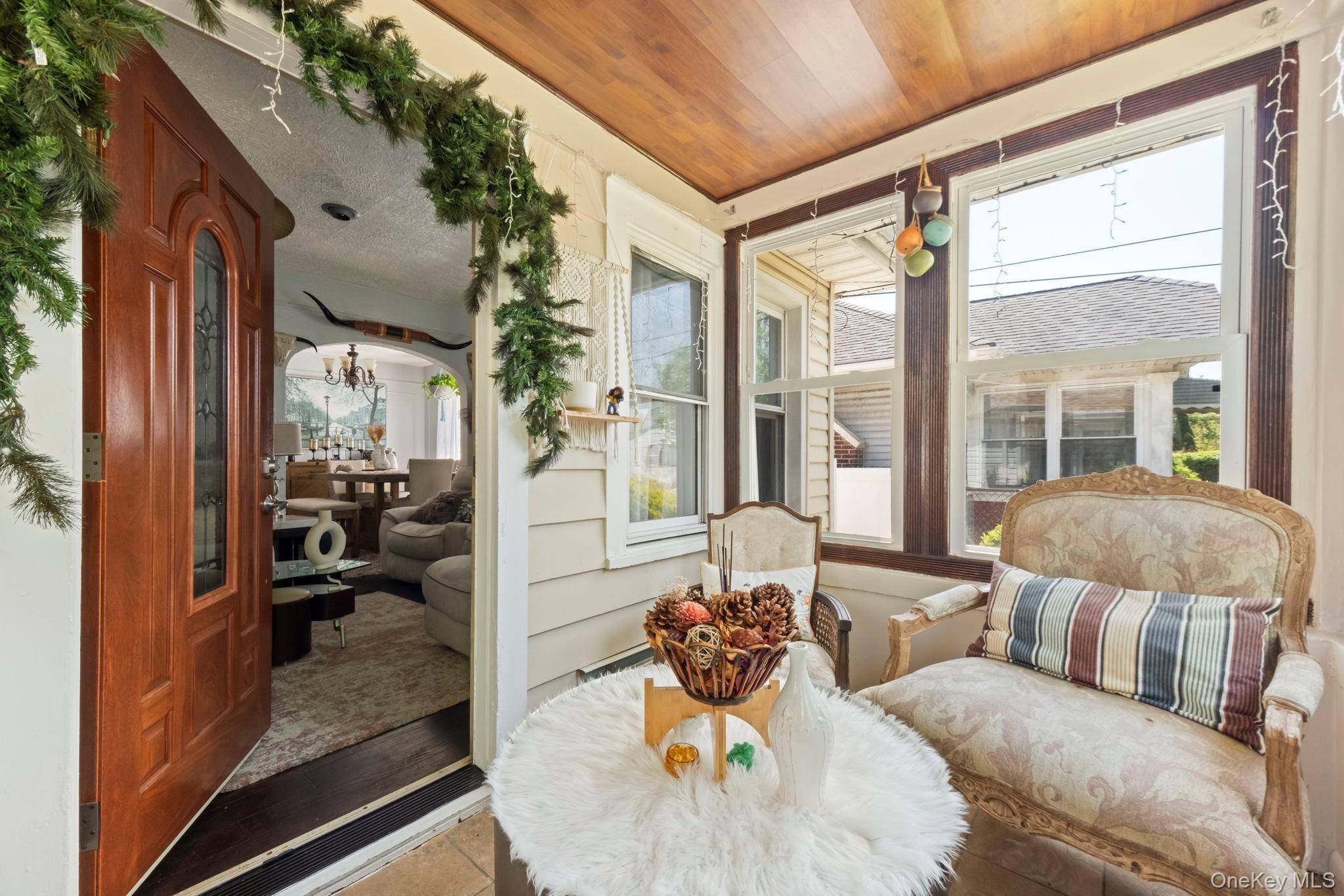 Casa com 2 Quartos à Venda em Laurelton - Nova Iorque - EUA - 2