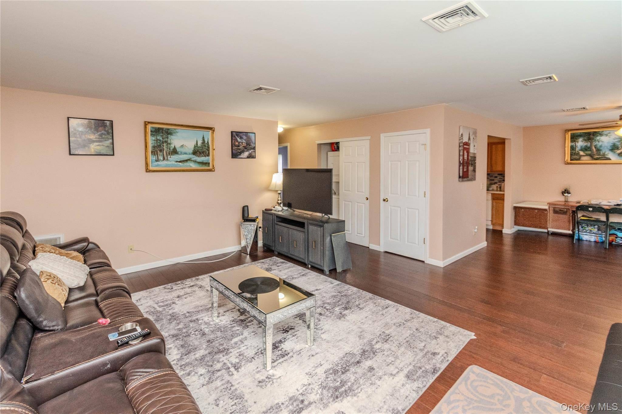 Casa de 2 Dormitorios en Venta en Liberty - Nueva York - EE. UU. - 7