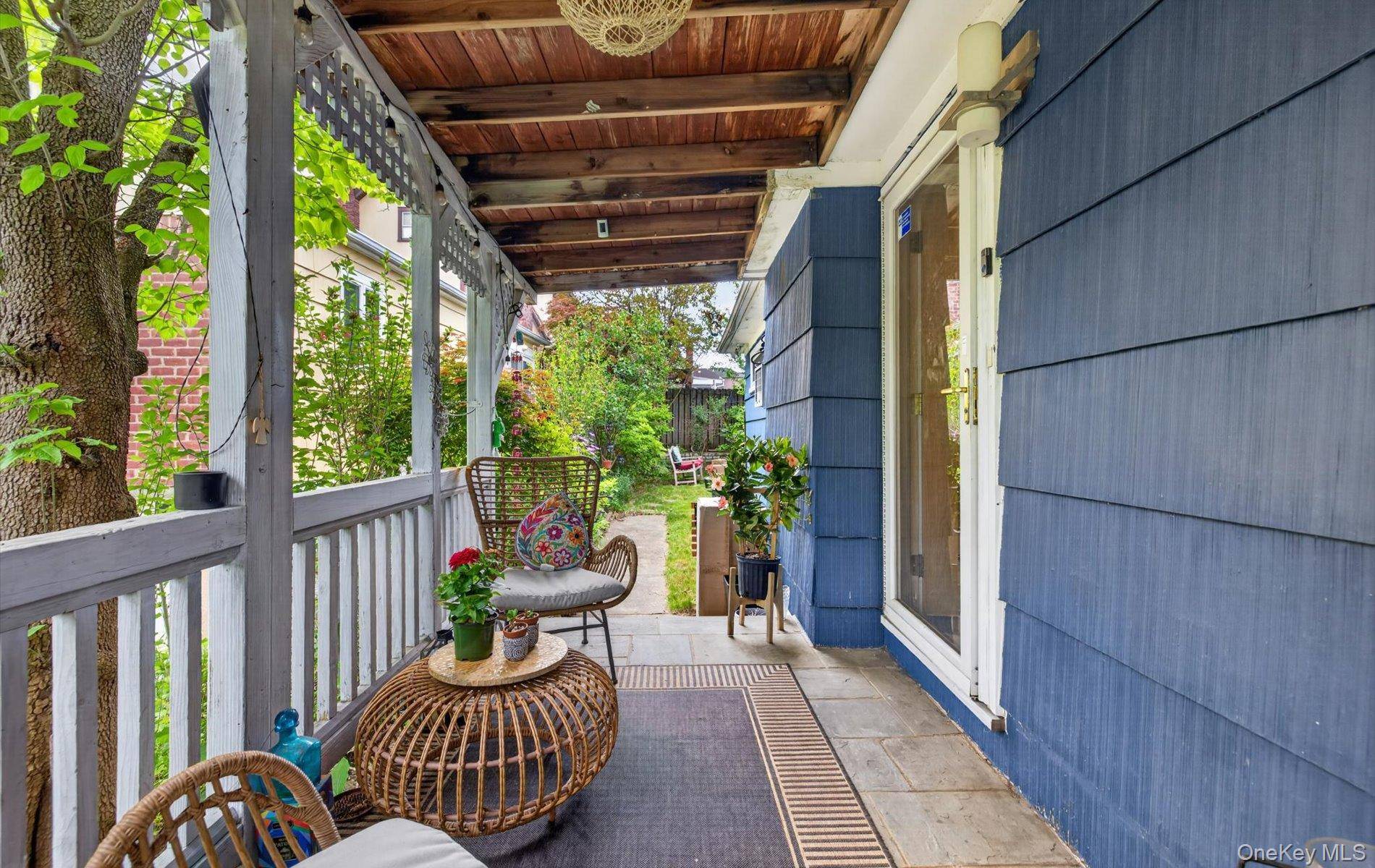 2 Bedroom Home for Sale in Little Neck - New York - USA - 3