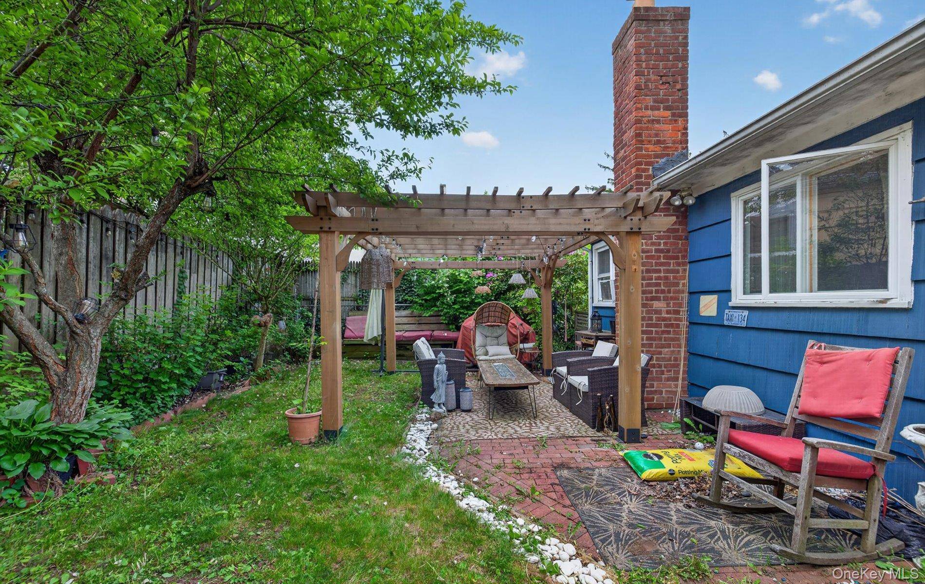 2 Bedroom Home for Sale in Little Neck - New York - USA - 4