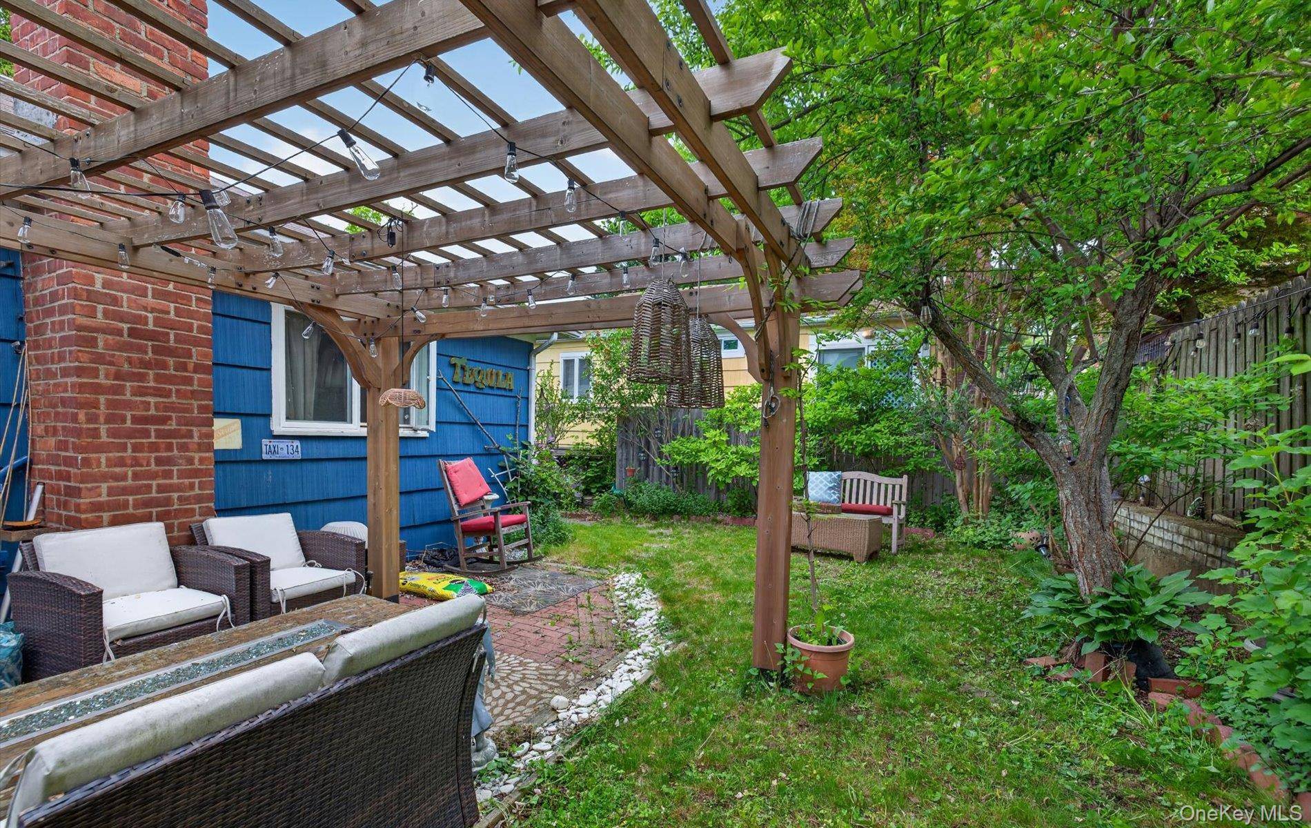 2 Bedroom Home for Sale in Little Neck - New York - USA - 5