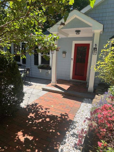 2 Bedroom Home for Sale in Locust Valley - New York - USA - 2
