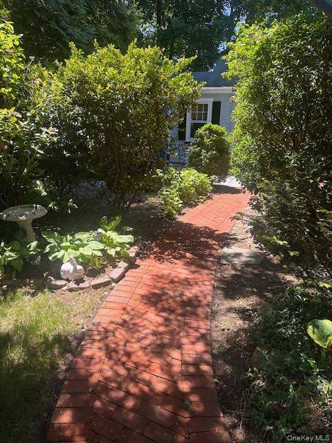 2 Bedroom Home for Sale in Locust Valley - New York - USA - 3