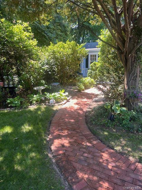 2 Bedroom Home for Sale in Locust Valley - New York - USA - 5