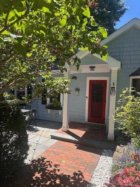 2 Bedroom Home for Sale in Locust Valley - New York - USA - 6
