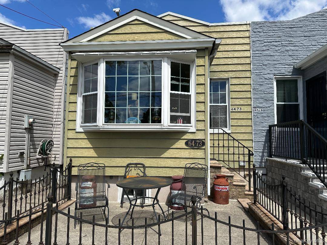 Casa com 2 Quartos à Venda em Maspeth - Nova Iorque - EUA - 1