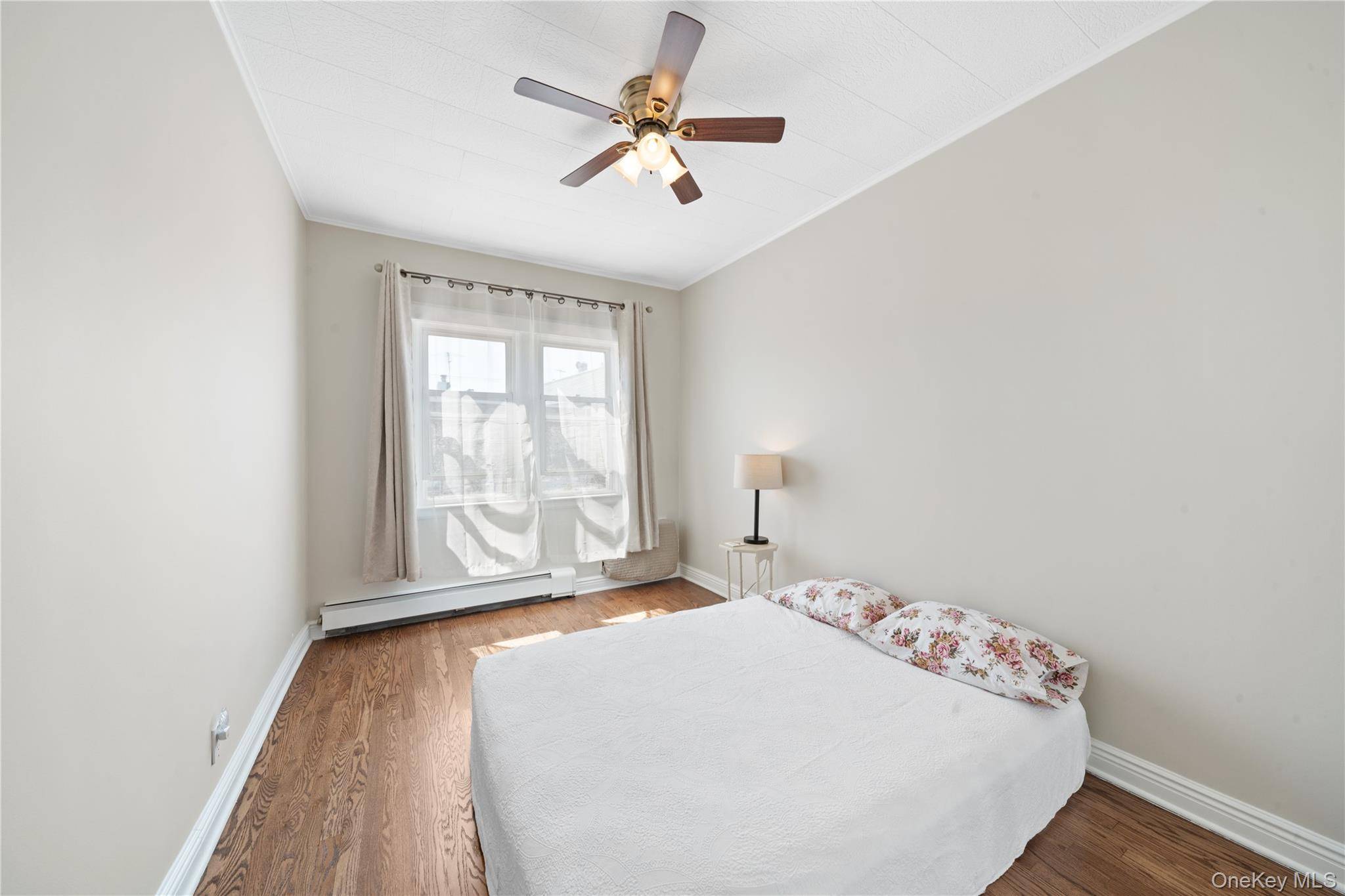 Casa de 2 Dormitorios en Venta en Maspeth - Nueva York - EE. UU. - 8