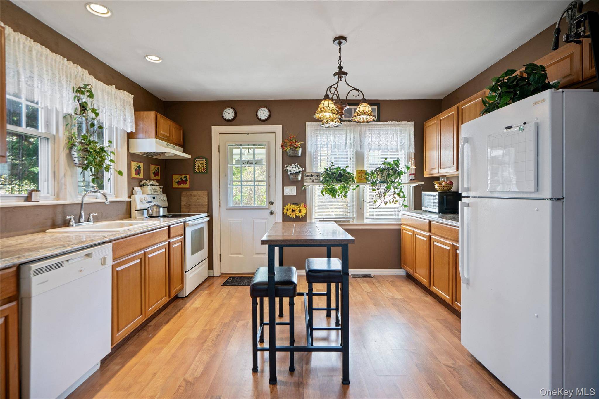 2 Bedroom Home for Sale in Mastic Beach - New York - USA - 4