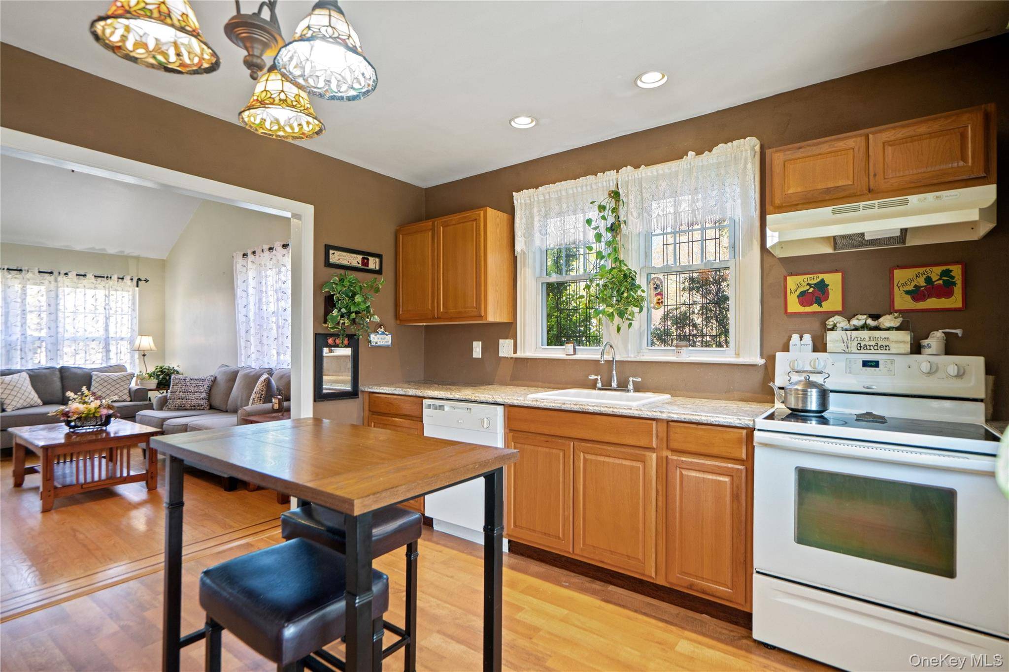 2 Bedroom Home for Sale in Mastic Beach - New York - USA - 6