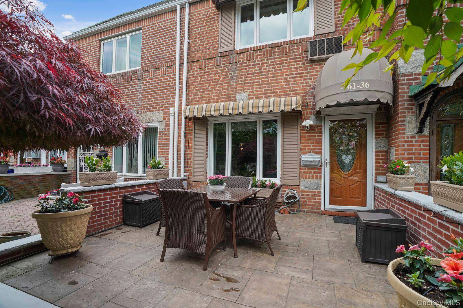 Casa de 2 Dormitorios en Venta en Middle Village - Nueva York - EE. UU. - 2