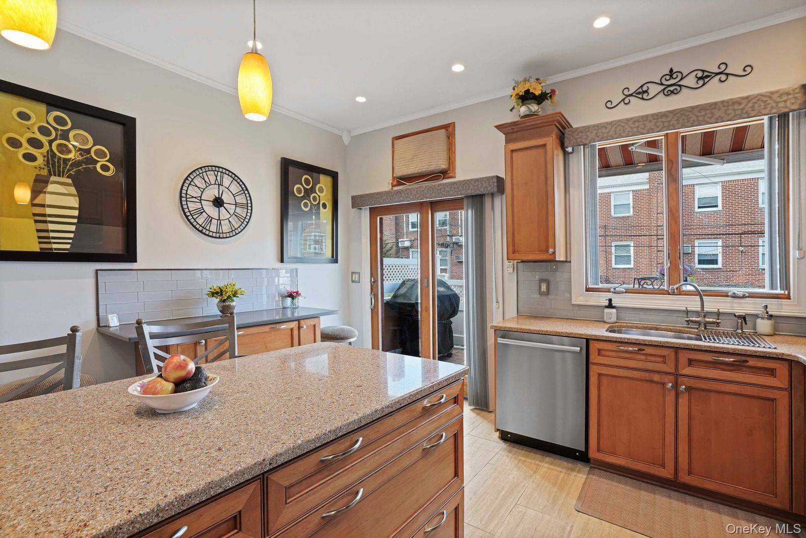 Casa de 2 Dormitorios en Venta en Middle Village - Nueva York - EE. UU. - 5