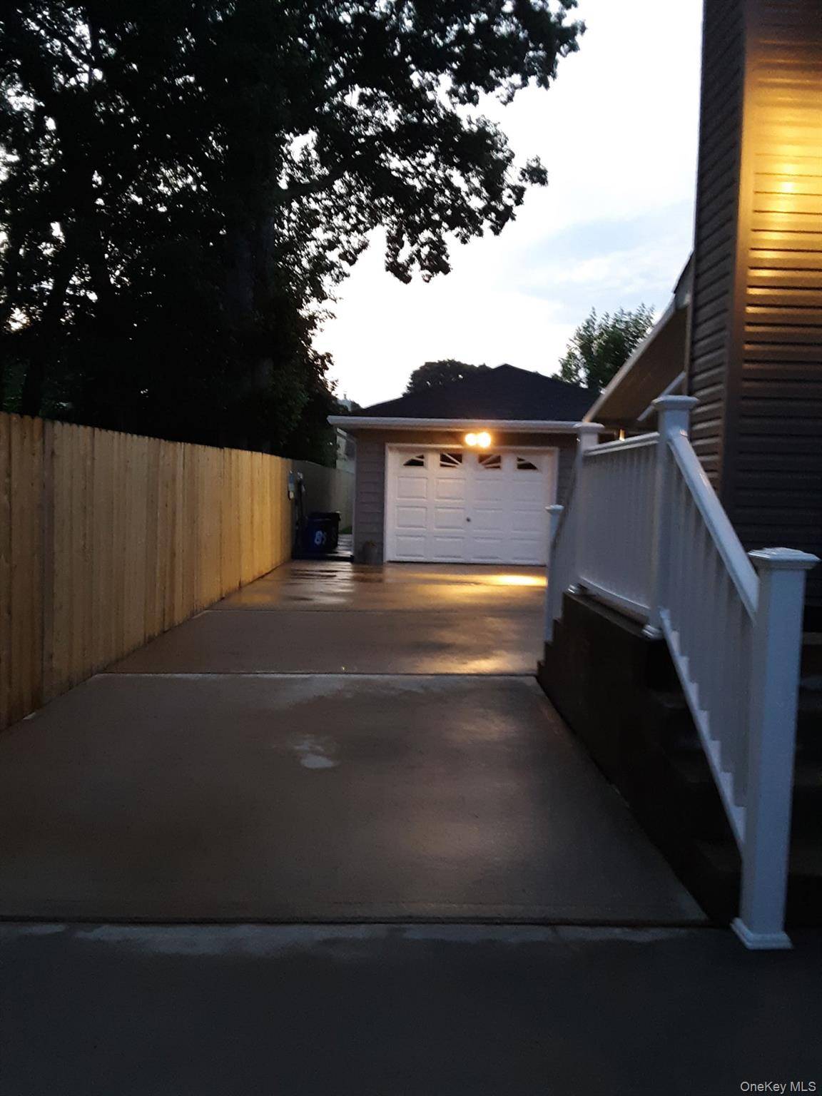 2 Bedroom Home for Sale in North Babylon, New York, USA - 2