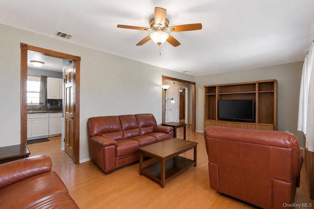 2 Bedroom Home for Sale in North Babylon, New York, USA - 3