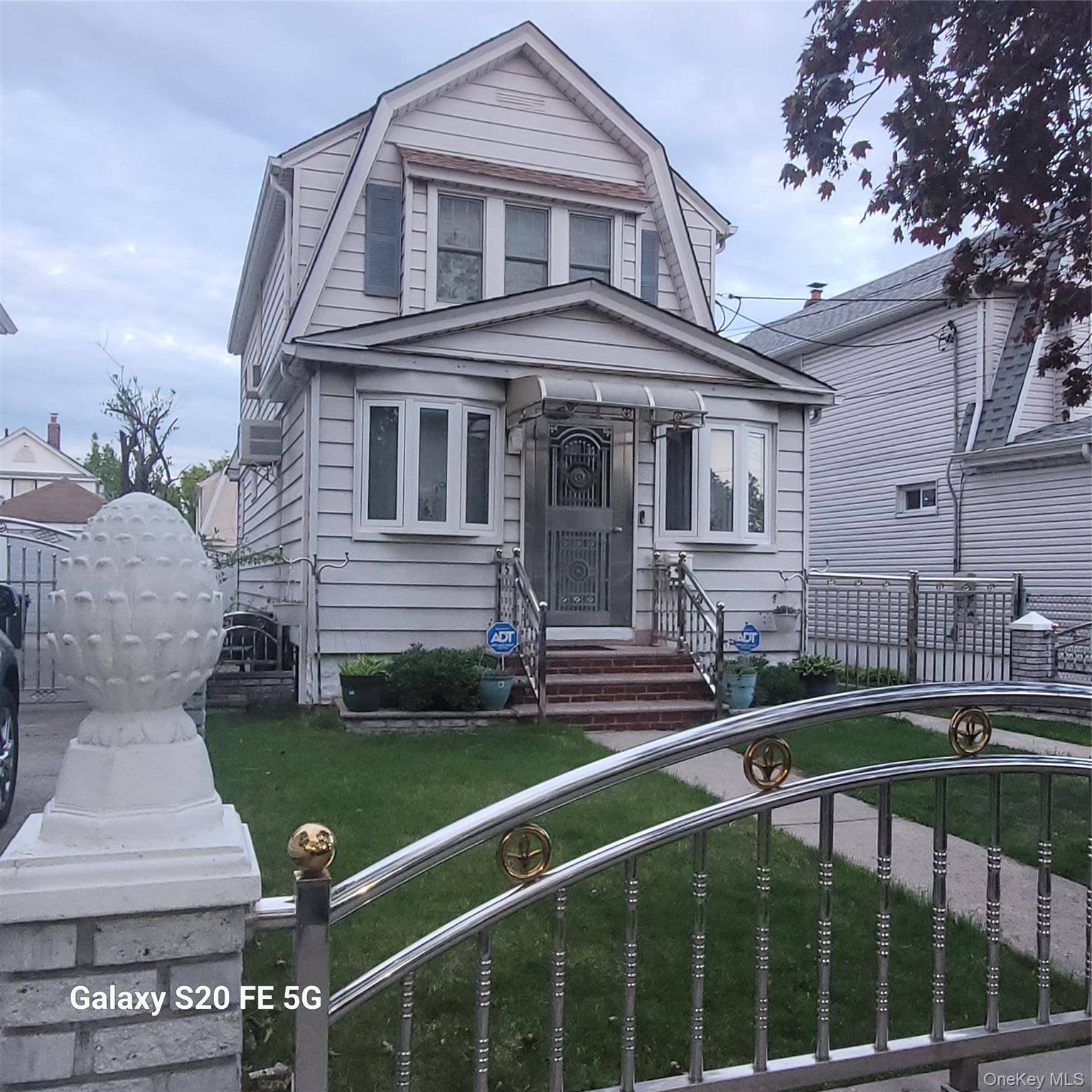 Casa de 2 Dormitorios en Venta en Queens Village - Nueva York - EE. UU. - 4