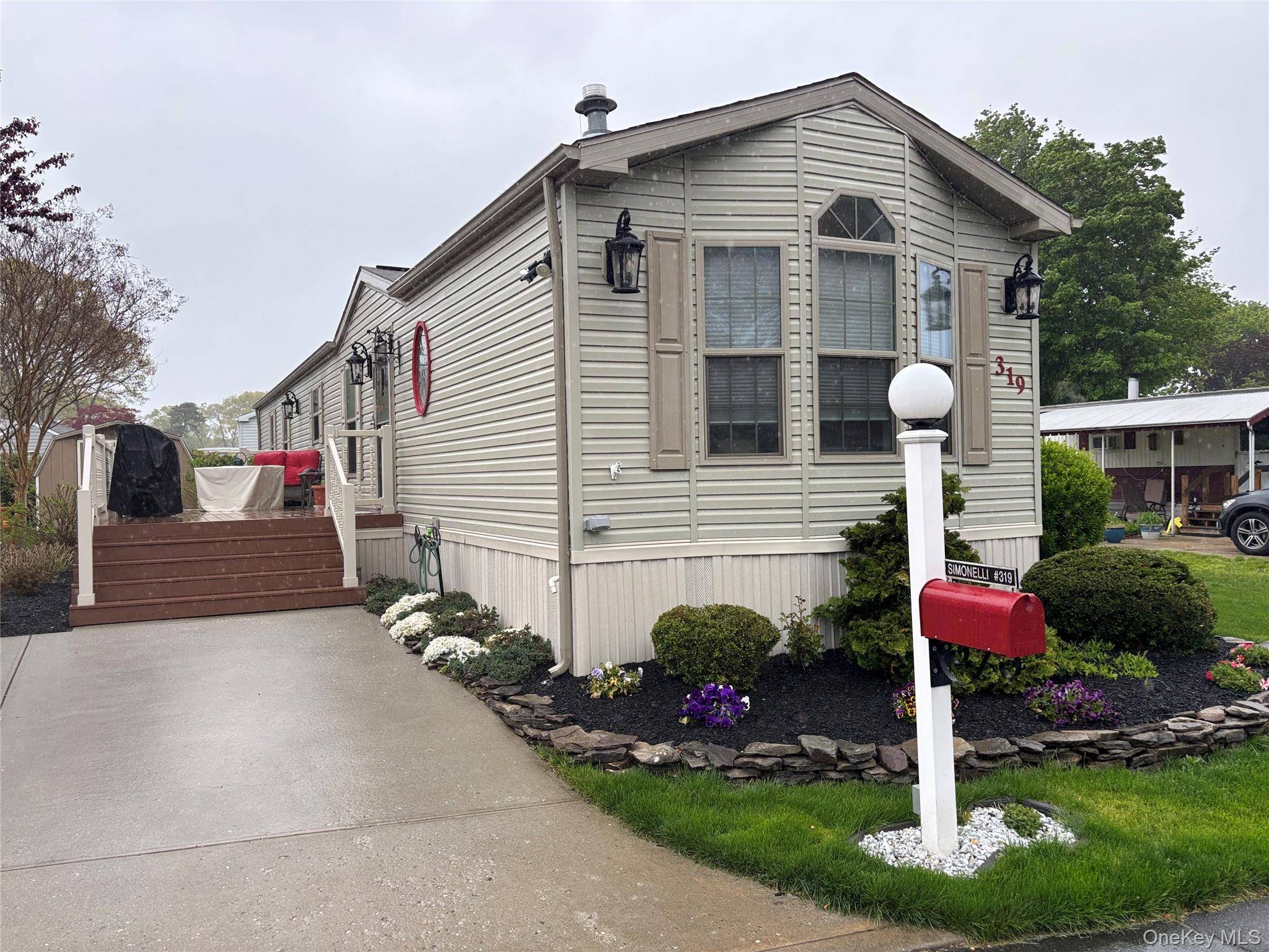 2 Bedroom Home for Sale in Riverhead - New York - USA - 3