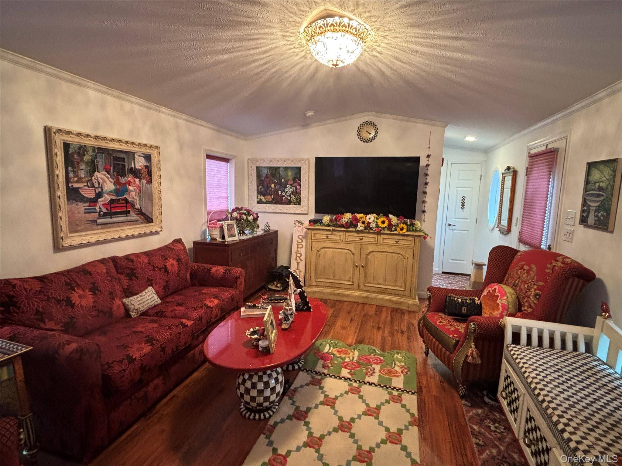 2 Bedroom Home for Sale in Riverhead - New York - USA - 6