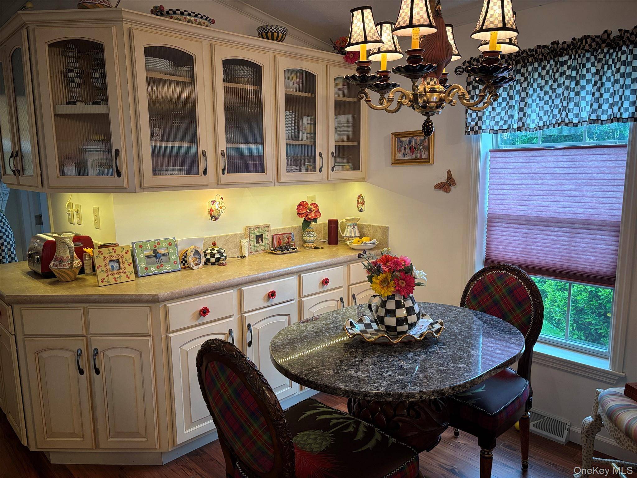 2 Bedroom Home for Sale in Riverhead - New York - USA - 7
