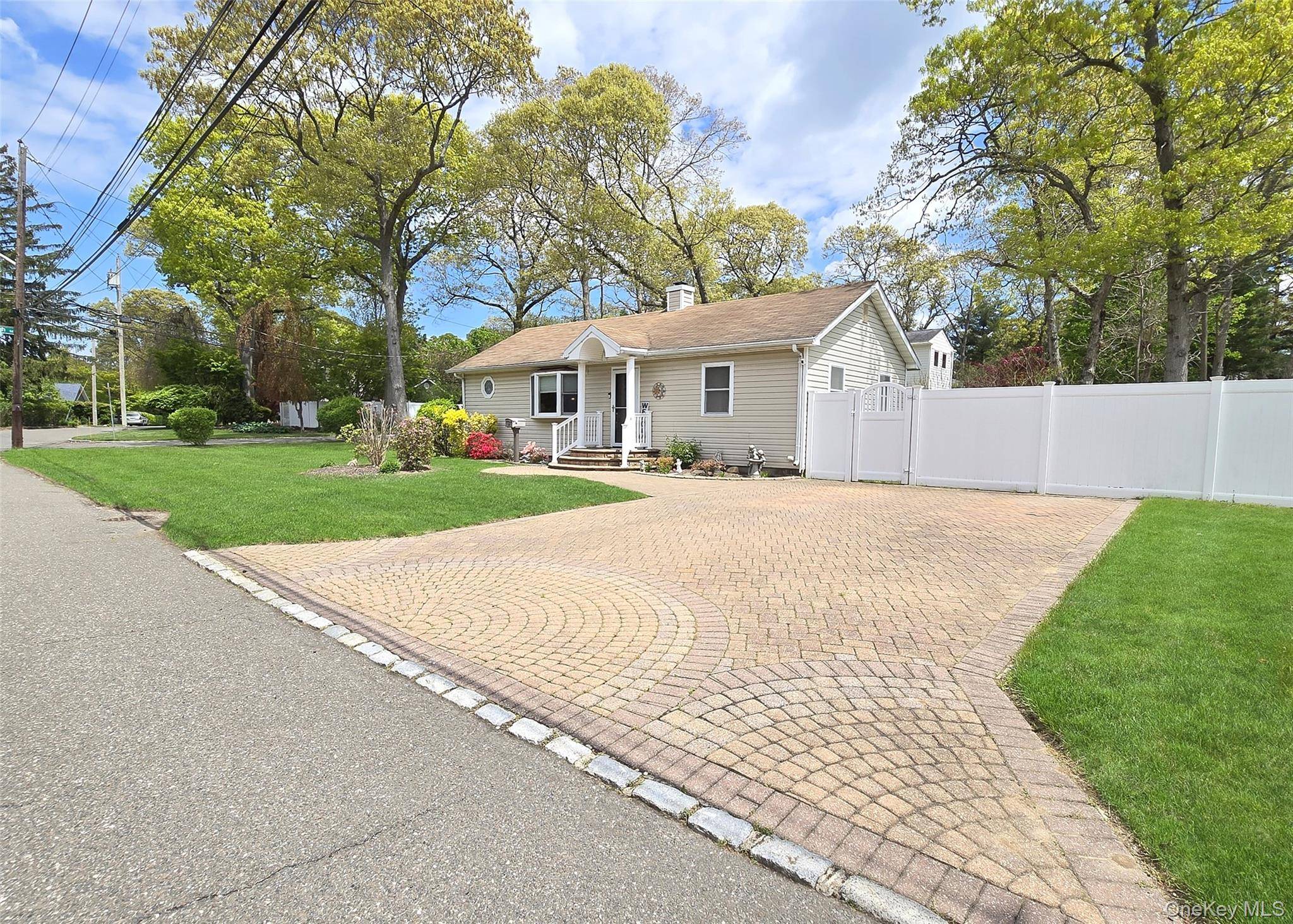 Casa com 2 Quartos à Venda em Ronkonkoma - Nova Iorque - EUA - 1