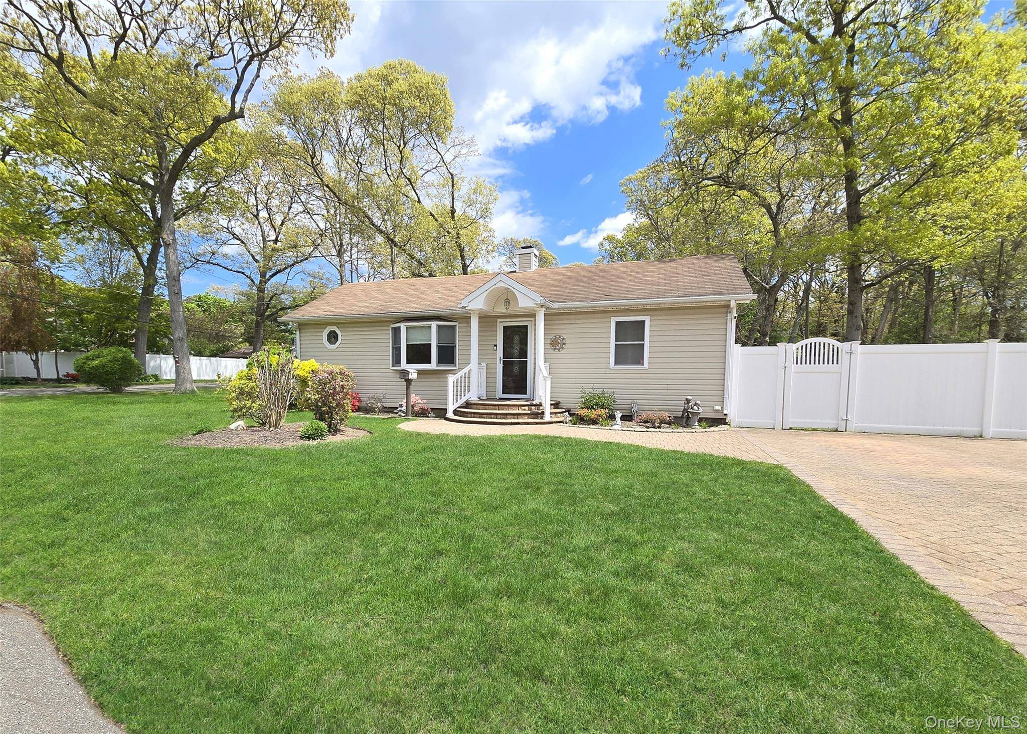 Casa com 2 Quartos à Venda em Ronkonkoma - Nova Iorque - EUA - 2