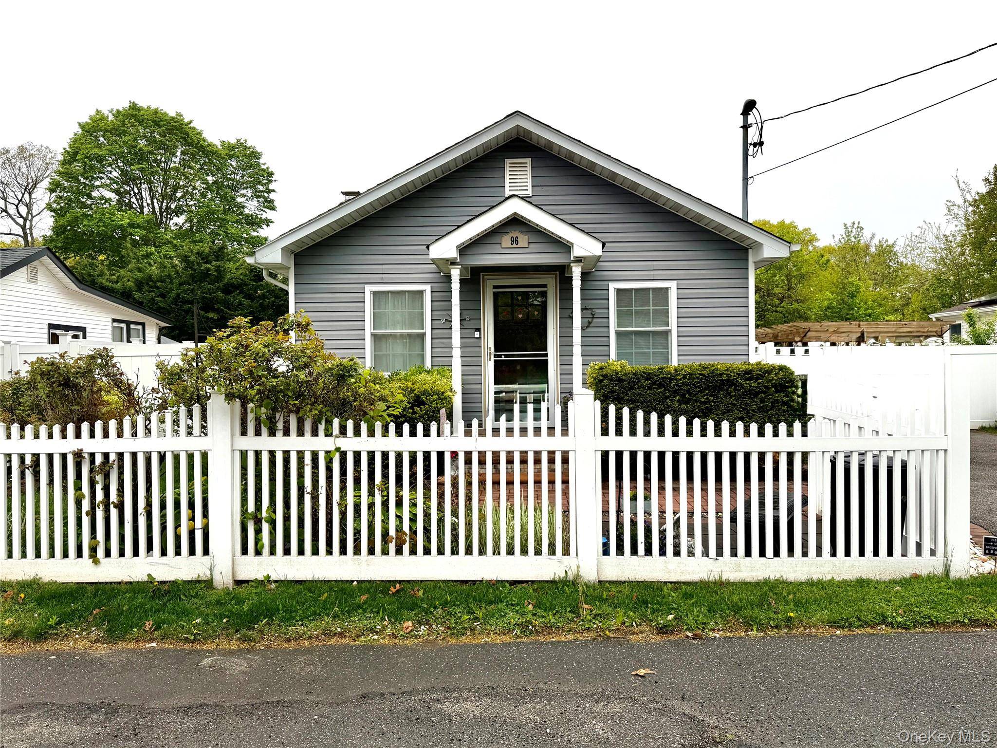 2 Bedroom Home for Sale in Ronkonkoma - New York - USA - 1
