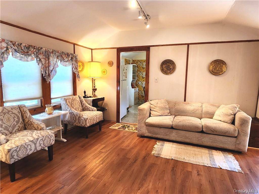 2 Bedroom Home for Sale in Smallwood - New York - USA - 8