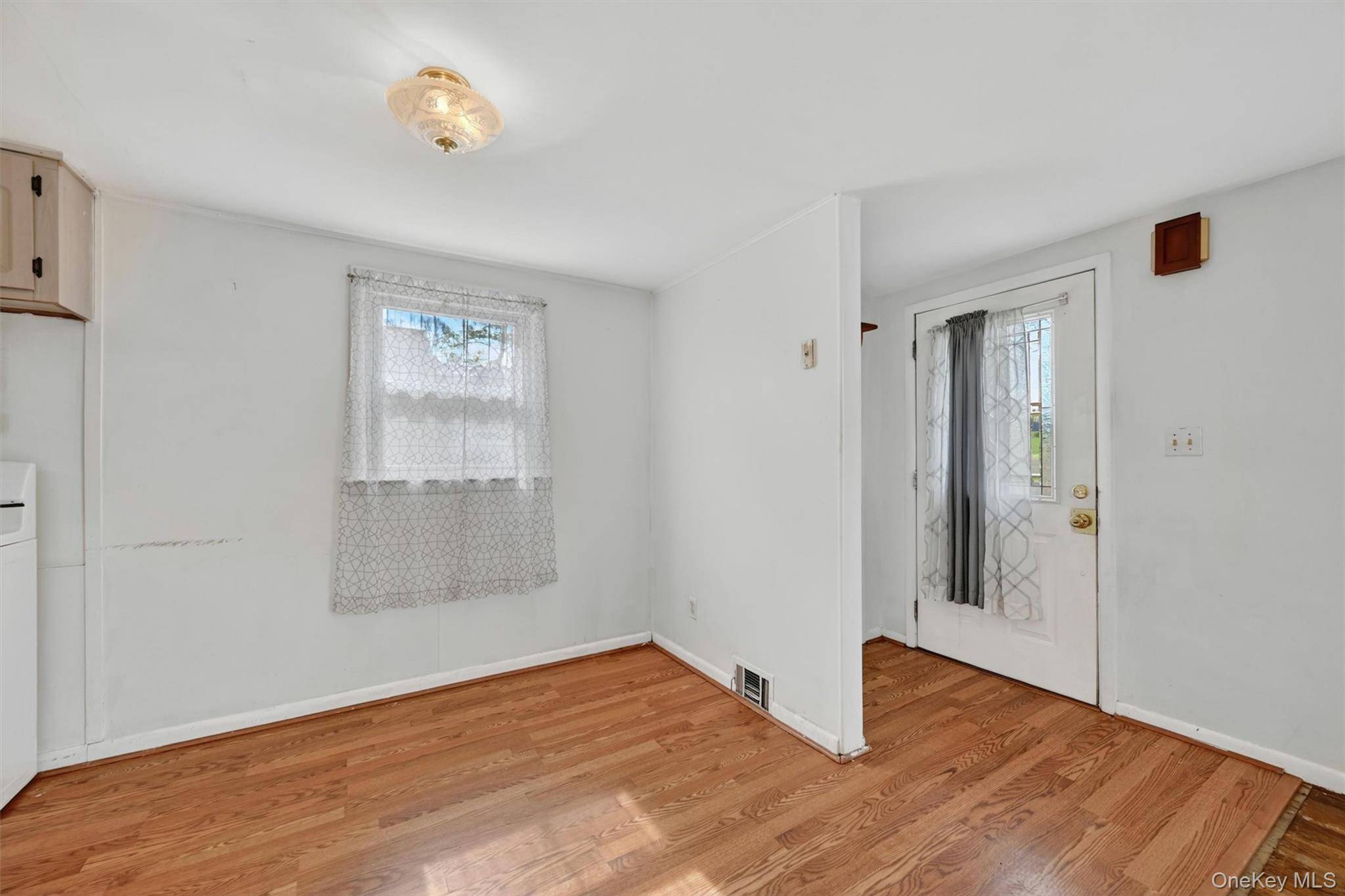 Casa de 2 Dormitorios en Venta en Walden - Nueva York - EE. UU. - 4