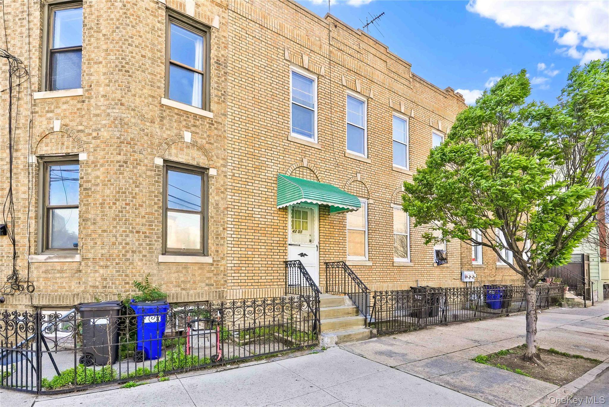 Casa com 3 Quartos à Beira-Mar à Venda em Astoria - Nova Iorque - EUA - 1